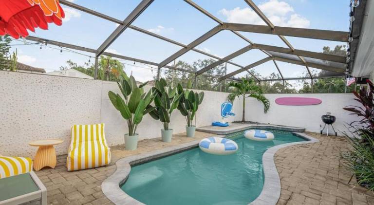 House with pool — photo 3