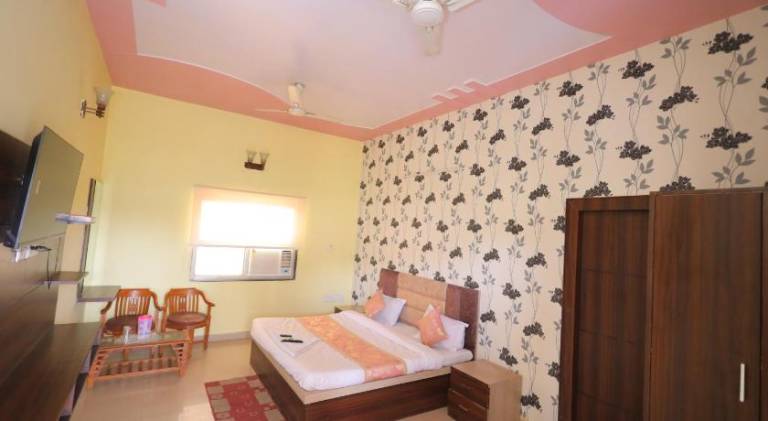 Hotel Mukund Priya- Near Krishna Janam Bhoomi in Mathura