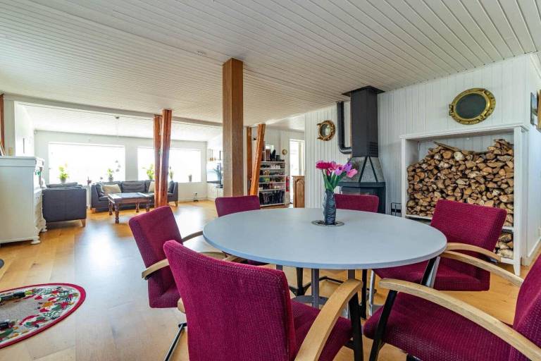 Child-friendly vacation home with barbeque, sauna & patio | Sea view | Dogs allowed — photo 4