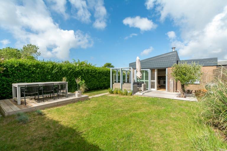 Fully equipped lovely bungalow with yard & terrace | Dogs allowed in Callantsoog