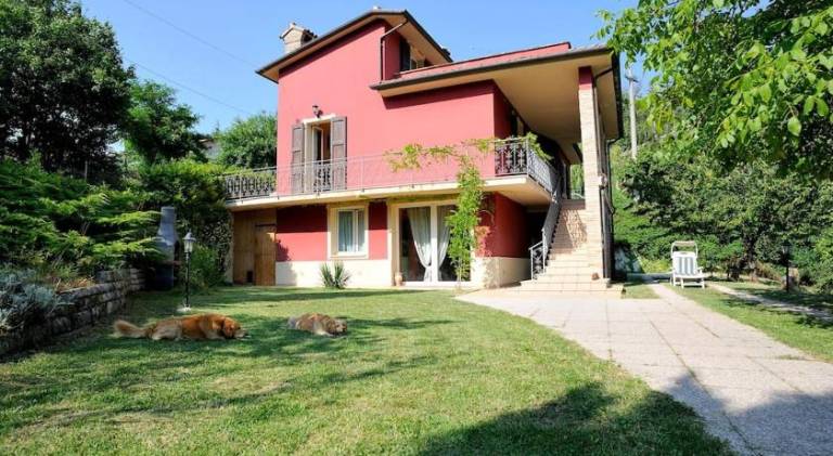 House with yard, terrace & private pool | Perfect for remote work in Urbino