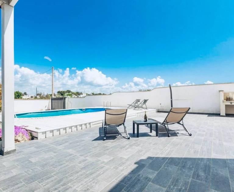 Villa with private pool, yard & terrace | Pets allowed — photo 4