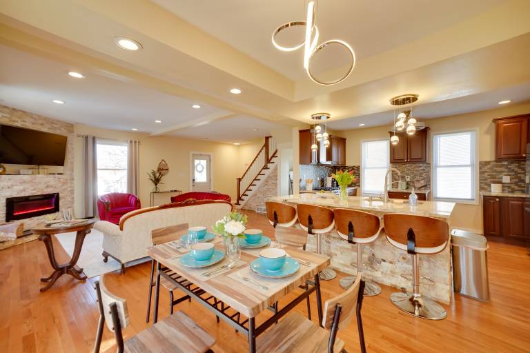 Walk to Kinnickinnic Ave Newly Updated Abode