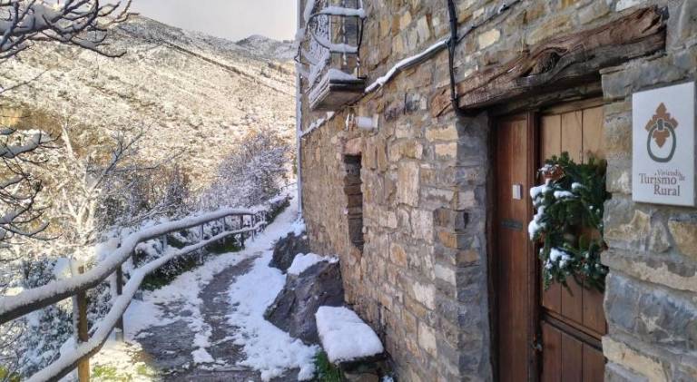 House with garden, barbeque & patio | Pets are welcome in Huesca