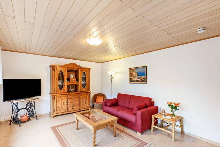Children-friendly beautiful holiday apartment with fast internet, yard & patio | Garden view | Dogs allowed — photo 4