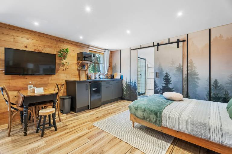 Apartment with terrace, yard & hot tub | Garden view — photo 3