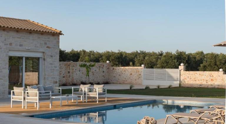 Villa with garden, BBQ & private pool in Rethymno