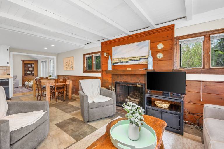 Family-friendly house with yard & barbeque | Beach nearby | Pets allowed — photo 2