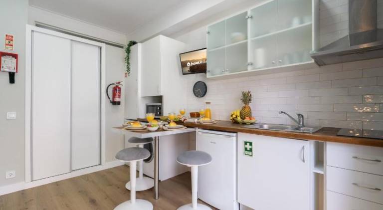 Host Wise - Modern Flats with Stunning Terrace or Balcony - Central Location — photo 5