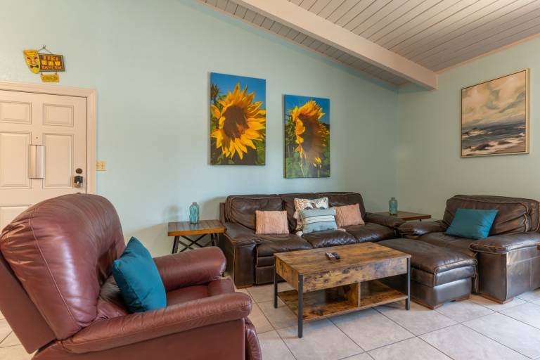 Fully equipped condo with heated pool & barbeque | Next to the beach | Pet-friendly — photo 4