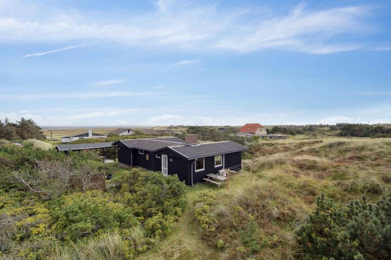 Vacation home with BBQ & yard — photo 4