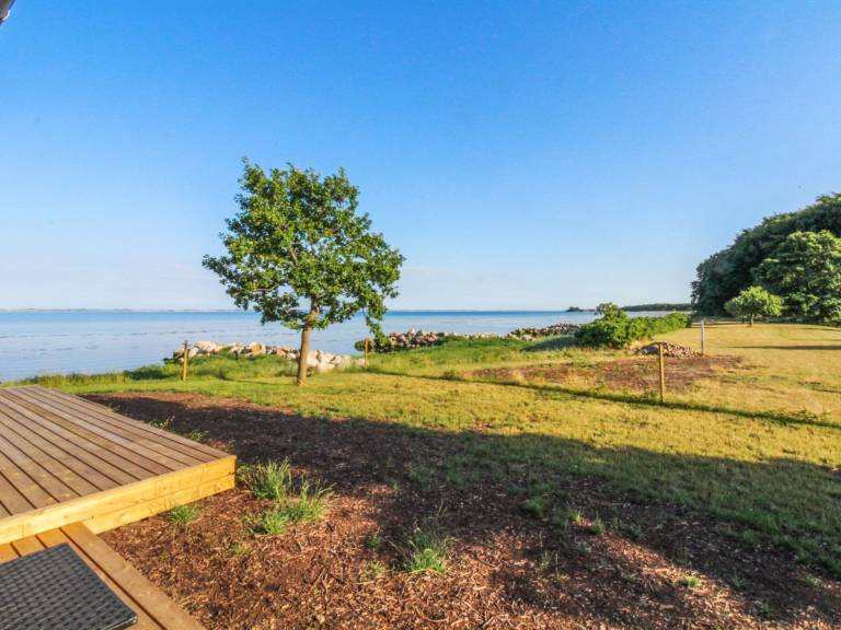Family-friendly house with yard & terrace | Sea view | Pets are welcome — photo 5