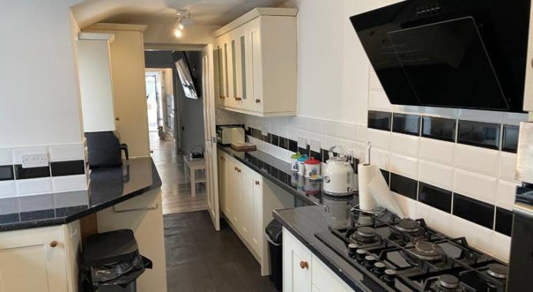 5 bed, 5 bath New refurbishment for 2024. Sleeps 16, 60 yds beach & harbour — photo 4