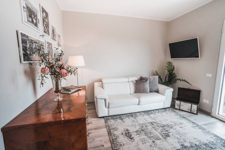 Fully equipped apartment with patio, garden & pool | Lake view | Pet-friendly — photo 5