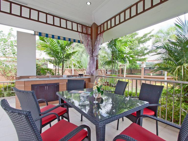 Villa with hot tub & pool — photo 4