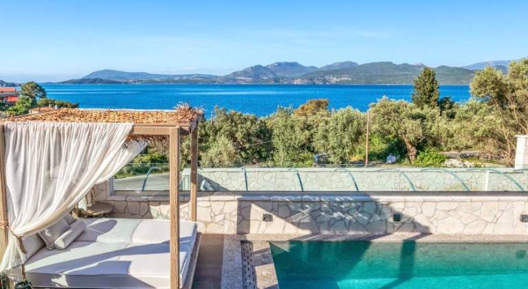 Family-oriented nice villa with private pool, barbecue & patio | Pets are welcome in Lefkada