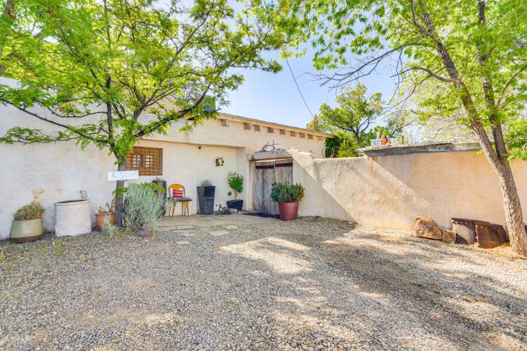 Centrally Located Santa Fe Studio Near Town! — photo 3