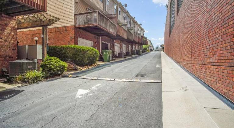 The Luxe on 16th Steps to Atlantic Station — photo 4