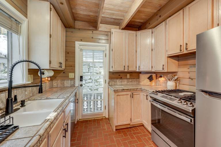 Walkable 'Green Gables Cottage' in Lake Arrowhead — photo 3