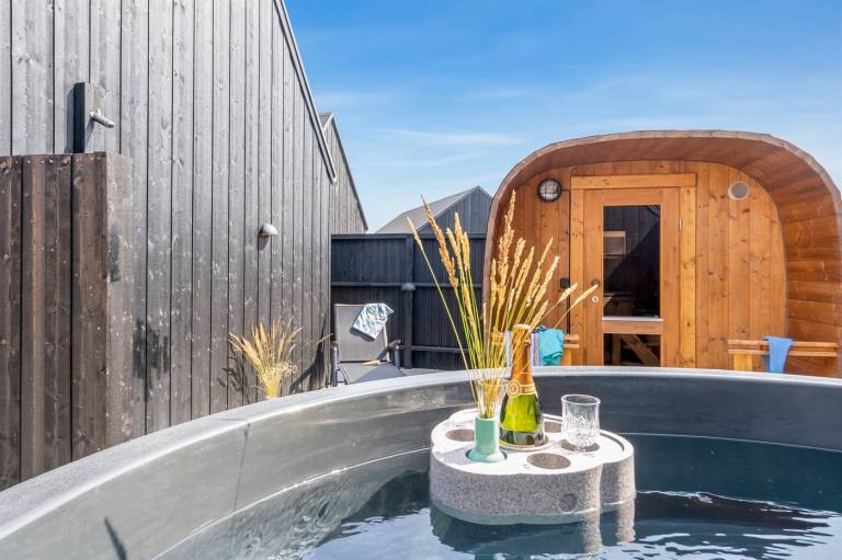 House with terrace, hot tub & BBQ — photo 2
