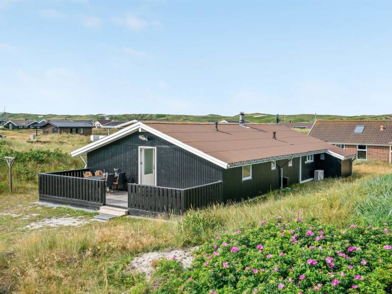 Vacation home with sauna, barbecue & patio — photo 3
