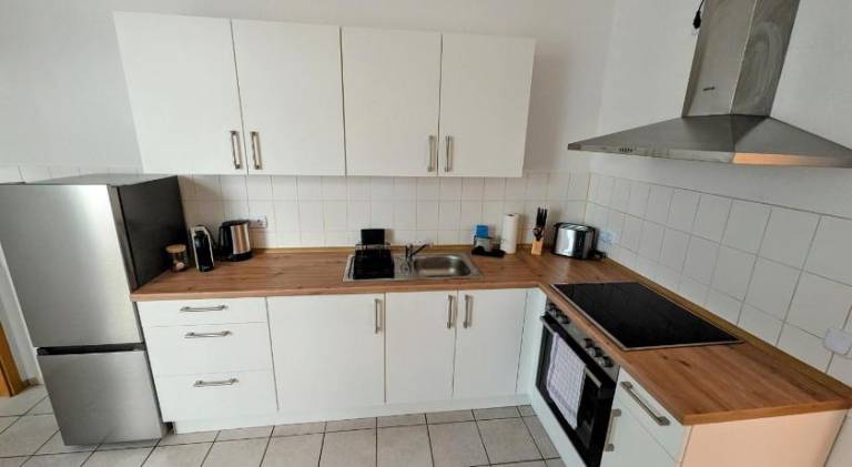 LeHaStays - Apartment Buckau 15 I 2 Zimmer I voll ausgestattete Kuche I Balkon I Smart TV — photo 4