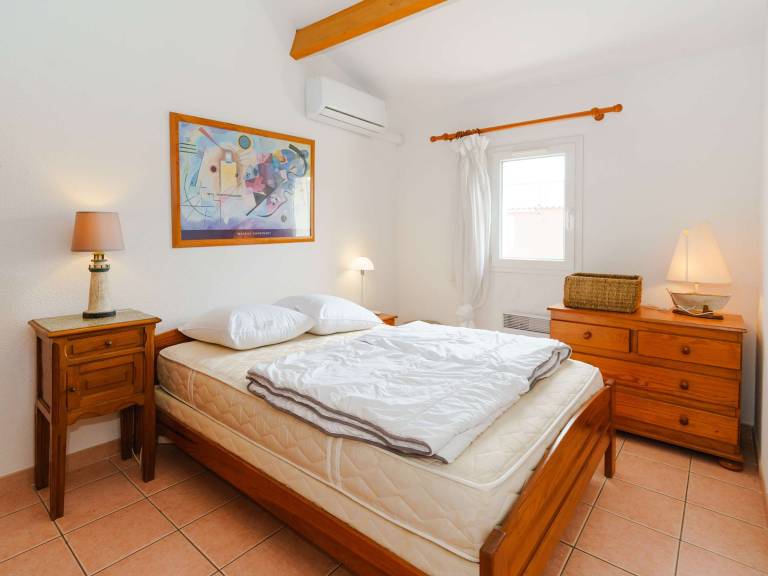 Cozy 3-Bedroom Villa with A/C, Terrace, and BBQ – 350m from Beach in Narbonne-Plage — photo 3