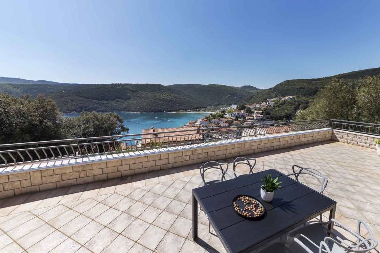 Holiday apartment with terrace and sea view in Labin