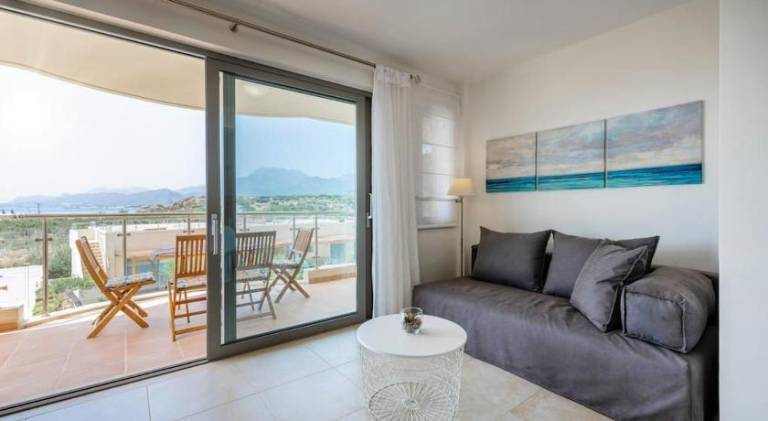 Holiday apartment with garden, pool & terrace in Ierapetra