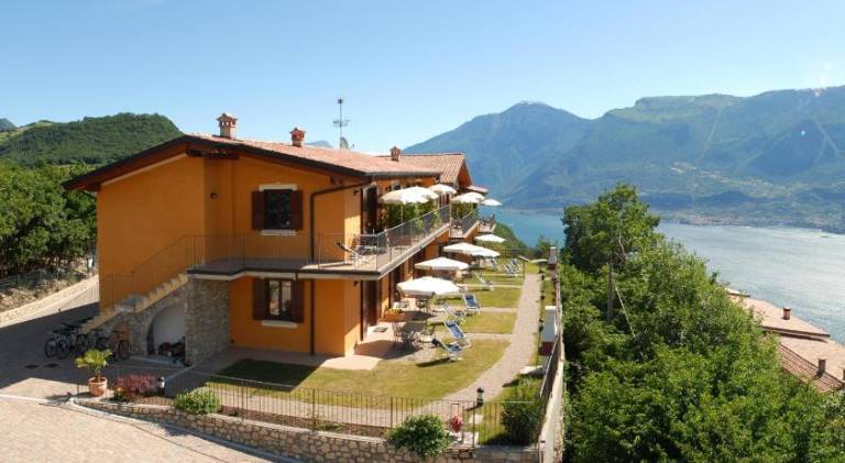 Apartment with private pool, garden & patio in Tignale