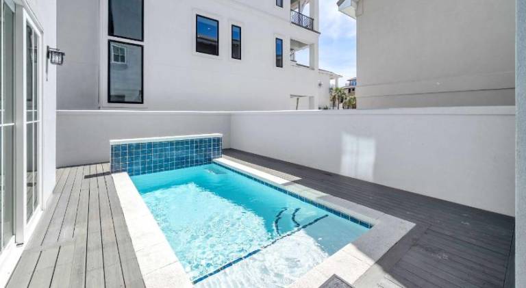 Vacation home with pool | Beach nearby | Pets are welcome — photo 5