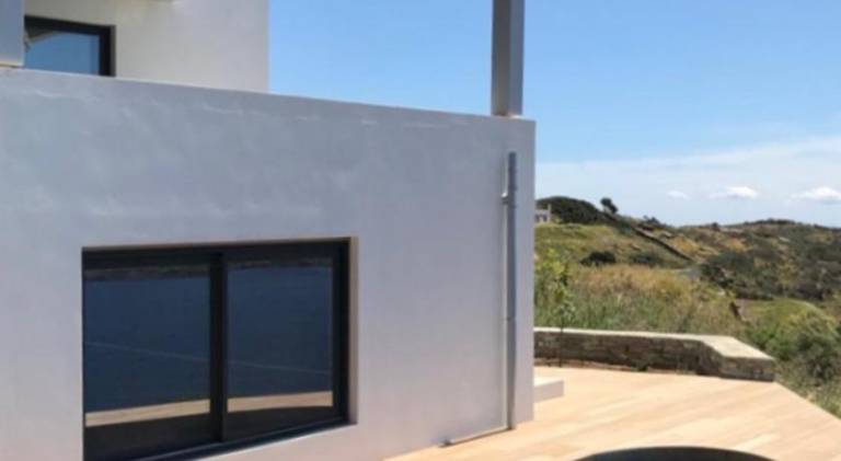 Villa with pool — photo 4