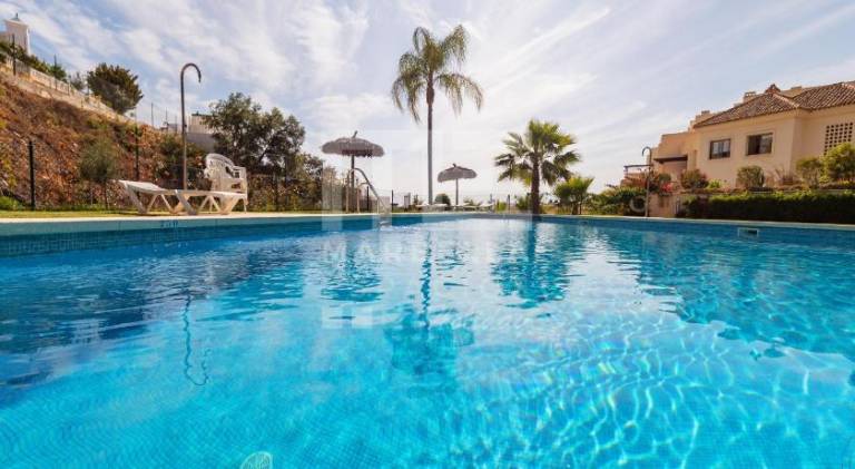 Vacation home with pool — photo 2