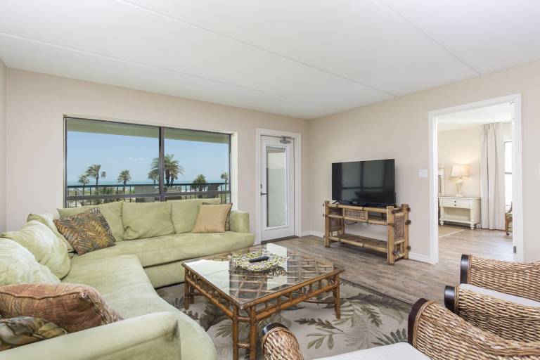 Family-oriented lovely condo with private pool | Beach nearby | Pets are welcome — photo 2