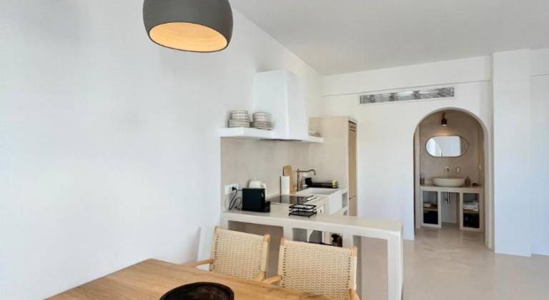 Serviced apartment with patio & yard | Dogs allowed — photo 4