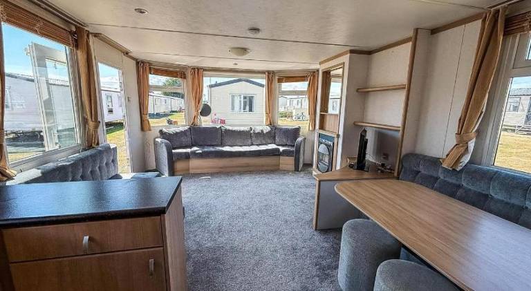 Homely Dog-Friendly Caravan At Valley Farm In Essex, Ref 46633V — photo 2