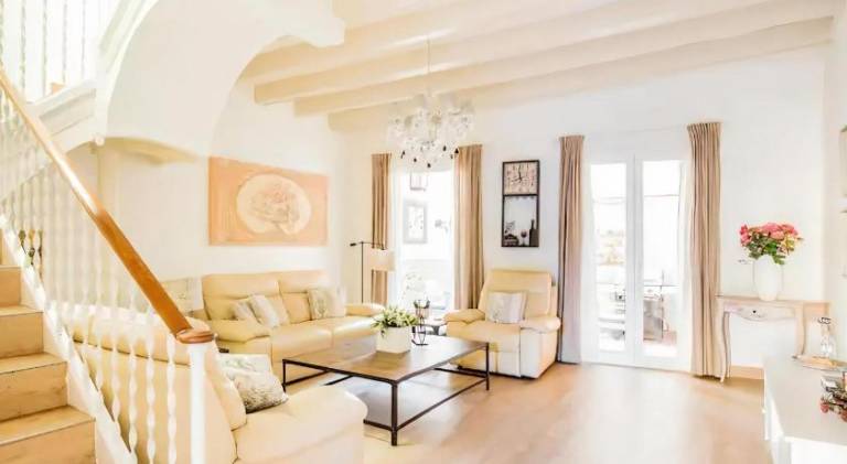 Villa with hot tub & terrace | Close to the beach | Perfect for remote work | Pet-friendly in Sitges