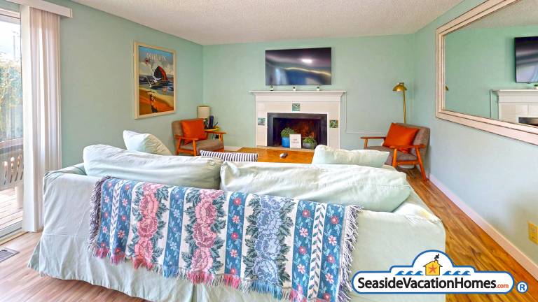 Vacation home with fast internet, yard & hot tub — photo 3