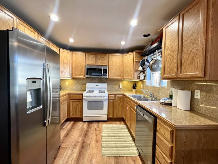 Centrally Located Pet Friendly Townhome with Garage — photo 5