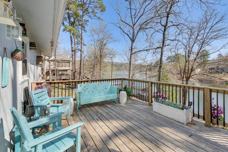 Tranquil Family Retreat w/ Views on Lake Desoto — photo 2