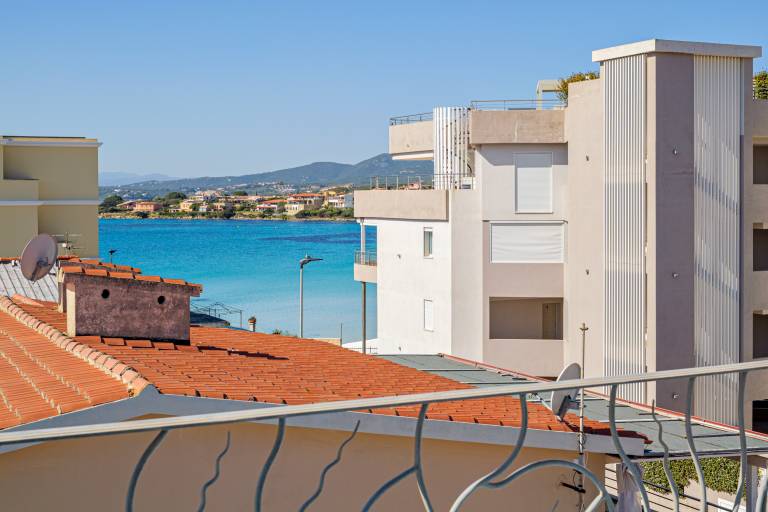 Fully equipped rental apartment with fast internet & terrace | City view | Close to the beach | Good for workation | Pet-friendly — photo 2