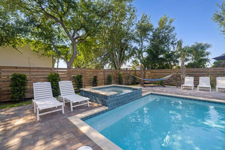 Black Pearl - Private Pool/Spa! Game Room! 6-Seater Golf Cart! 2 Min to Beach! — photo 5