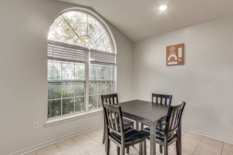 Explore Gulfport Beaches: Family Home w/ Yard — photo 4