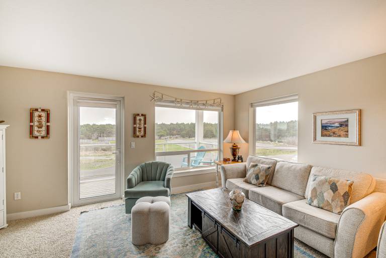 Westport Condo w/ Saltwater Pool: Steps to Beach! — photo 5