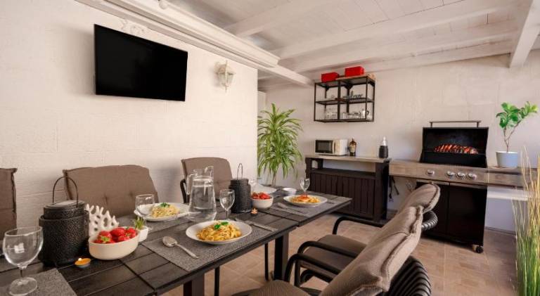 Holiday apartment with patio & barbeque — photo 3