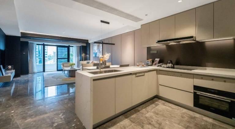 Serviced apartment with terrace, pool & garden | Suitable for remote work — photo 4