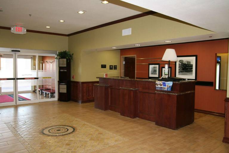 Hampton Inn & Suites Gainesville — photo 2
