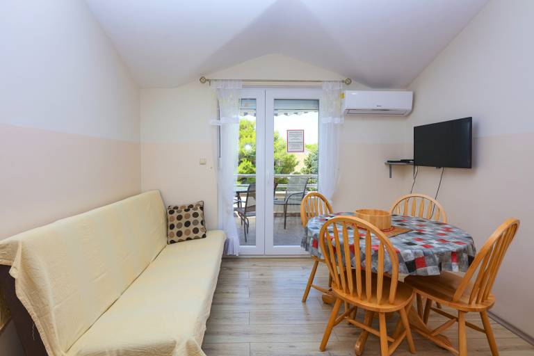 One bedroom apartment with balcony Srima - Vodice, Vodice (A-23593-d) — photo 4