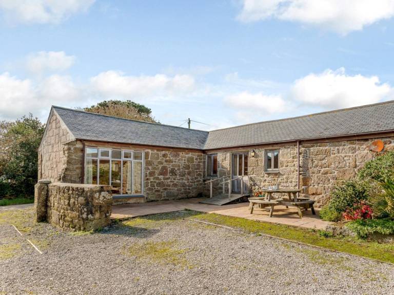 Fully equipped nice cottage with yard & terrace | Pets allowed in Penzance