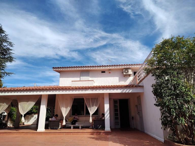 Fully equipped spacious villa with barbeque, pool & garden | Dogs allowed — photo 5